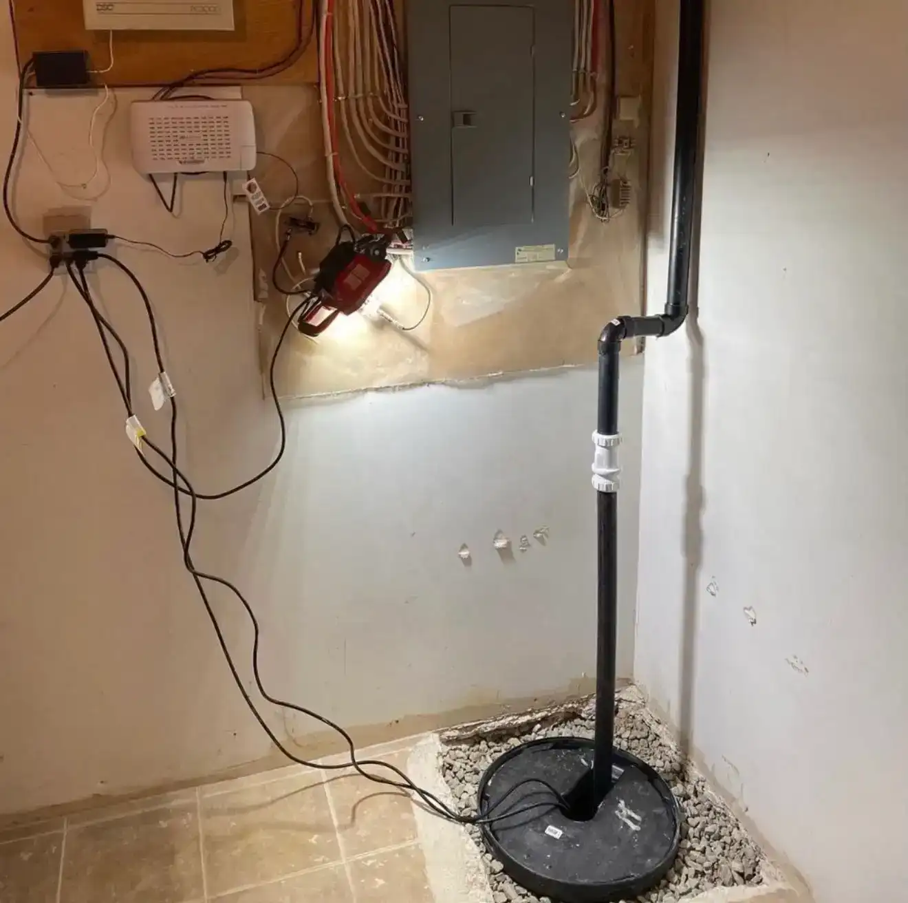 Sump pump with interior drainage